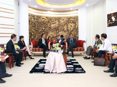 Ông Đặng Hồng Anh và Ban lãnh đạo Tập đoàn Thành Thành công làm việc với Tổng lãnh sự quán Pháp, Fabrice Mauries