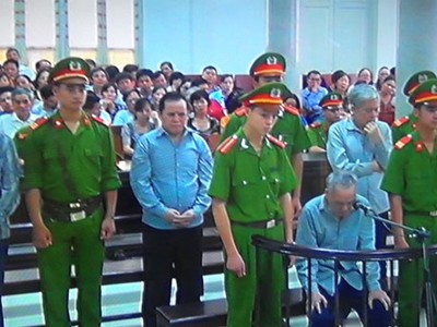 Các bị cáo tại tòa trong phiên xử chiều ngày 9/6 - Ảnh chụp qua màn hình