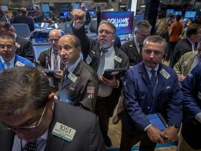 Phố Wall phục hồi mạnh sau tuyên bố của Chủ tịch ECB Draghi - Ảnh: Reuters