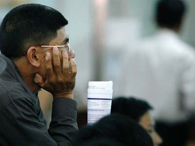 Chứng khoán ngóng tin nghị trường