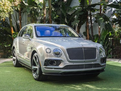  SUV siêu sang Bentley Bentayga bắt đầu về gara khách đặt 