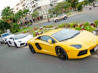 Cặp đôi Aventador tại Sài Gòn.