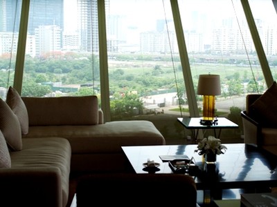 Tổng thống thích ăn sáng tại bàn ở khu vực tiếp khách hơn là bàn ăn riêng. Ảnh: Hương Chi.