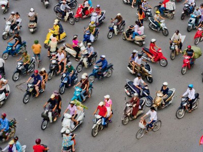 Từ 1/8/2016, lái xe nghe điện thoại sẽ bị phạt gấp đôi