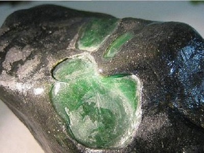 Đào rẫy cà phê, được khối đá quý 20 tấn giá chục tỷ