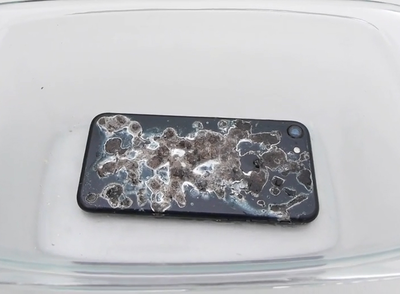 iPhone 7 sống sót khi ngâm trong axít mạnh nhất thế giới