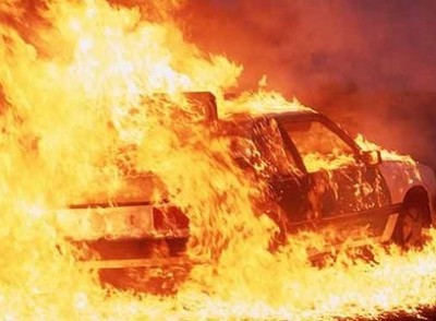 Hội con nhà giàu London đốt xe sang hơn 100.000 USD để tiêu khiển