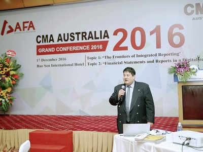 GS. Janek Ratnatunga, Tổng giám đốc CMA Australia phát biểu tại hội thảo 