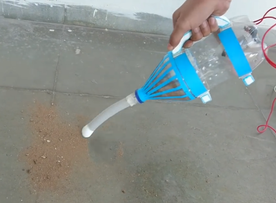 Tạo máy hút bụi đơn giản với chai nhựa