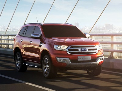Ford Everest có mức giảm tới 64 triệu đồng và hiện giá bán ngang ngửa Fortuner.