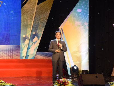 Phó Thủ tướng Vũ Đức Đam tại Lễ trao giải Sao Khuê 2017