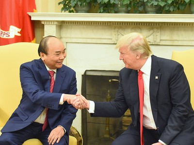 Thủ tướng Nguyễn Xuân Phúc và Tổng thống Hoa Kỳ Donald Trump trong cuộc hội đàm tại Nhà Trắng. Ảnh: VGP/Quang Hiếu