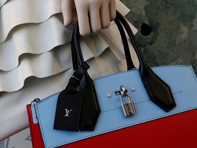 Người Trung Quốc là khách hàng số một của các hãng bán hàng xa xỉ cá nhân. ẢnhReuters.