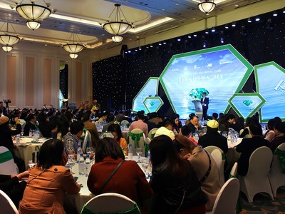 Tại Hà Nội, hàng trăm khách hàng tham dự sự kiện ra mắt Tiểu khu Royal Park, dự án Piania City.