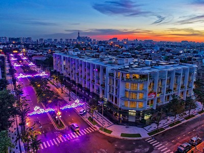 Hình nhà phố thương mại Khu đô thị Vạn Phúc về đêm.