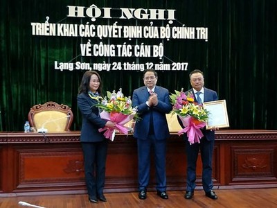 Trưởng Ban Tổ chức Trung ương Phạm Minh Chính tin tưởng hai đồng chí Lâm Thị Phương Thanh và Trần Sỹ Thanh sẽ tiếp tục hoàn thành xuất sắc nhiệm vụ được giao trên cương vị công tác mới. Ảnh: Báo Tiền Phong