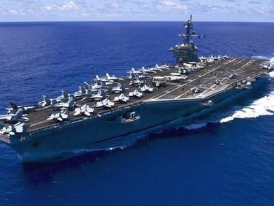 Tàu sân bay Mỹ neo đậu ở vịnh Đà Nẵng