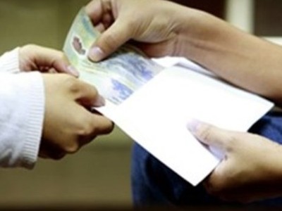 Cán bộ thuế nhận lót tay 50 triệu đồng của doanh nghiệp