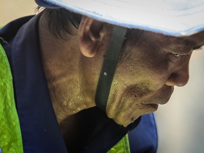 Công nhân metro Sài Gòn dầm mình thi công dưới nắng nóng