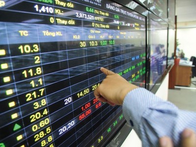 Giao dịch chứng khoán bùng nổ, dư nợ cho vay margin kỷ lục khiến nhiều công ty chứng khoán lách cửa huy động vốn với lãi suất cao gấp hàng chục lần lãi suất tiết kiệm của các ngân hàng.