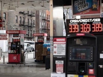 Một trạm xăng tại Queens, New York, Mỹ. (Ảnh: AFP/TTXVN)
