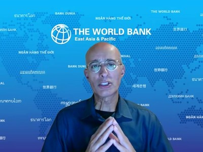 Ông Aaditya Mattoo, Chuyên gia kinh tế trưởng khu vực EAP của Ngân hàng Thế giới chia sẻ tại buổi công bố Báo cáo.