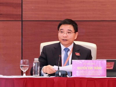 Đồng chí Nguyễn Văn Thắng, Ủy viên Ban Chấp hành Trung ương Đảng, Ủy viên Ban Chấp hành Đảng bộ Chính phủ, Bí thư Đảng ủy, Bộ trưởng Bộ Tài chính điều hành tổ thảo luận số 7. Ảnh: Nhật Bắc.