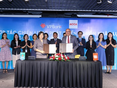 Đại diện VPBank và ACCA ký kết biên bản ghi nhớ hợp tác phát triển nguồn nhân lực giữa VPBank và ACCA Việt Nam