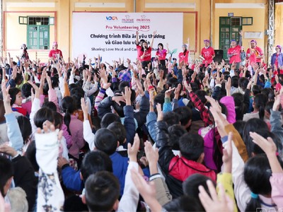 Các tình nguyện viên Prudential chung tay cải tạo cơ sở hạ tầng trường học tại Lào Cai 