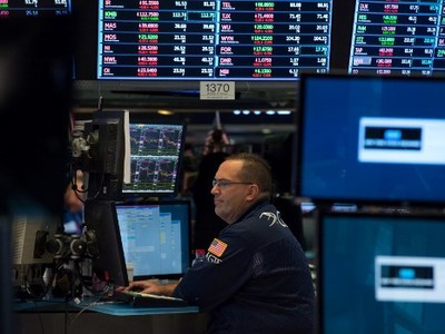 Giới đầu tư thận trọng trước các thông tin mới