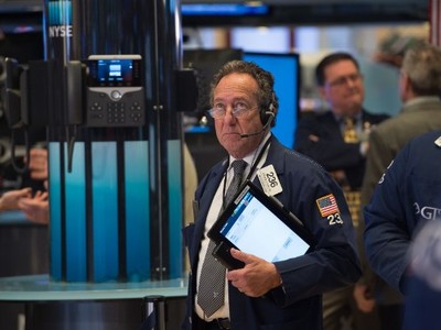 Khối ngoại bán ròng hơn 380 tỷ đồng trong phiên đầu tiên của tháng 5