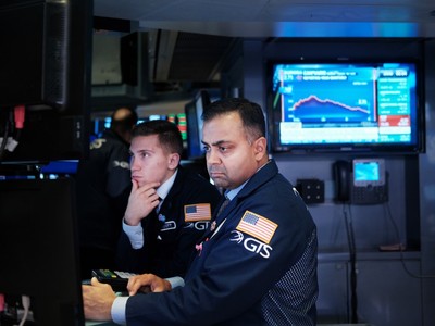 Khối ngoại giảm mạnh giao dịch, bán ròng gần 30 tỷ đồng trong phiên 25/12