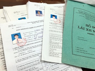 “Lò” làm giả giấy khám sức khỏe của ông chủ quán ăn