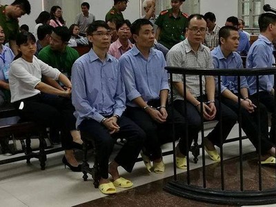 Các bị cáo tại tòa.