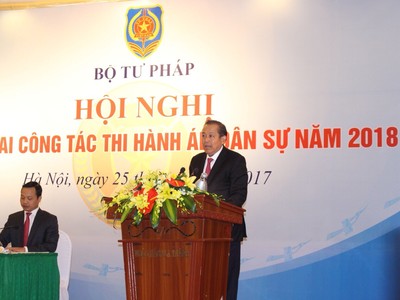 Phó Thủ tướng Chính phủ Trương Hòa Bình phát biểu tại hội nghị.