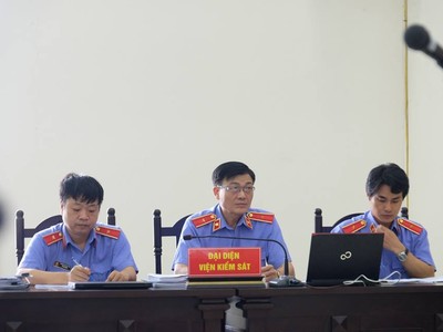 Đại diện VKSND cấp cao giữ quyền công tố tại tòa.