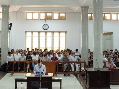 Quang cảnh phiên tòa.