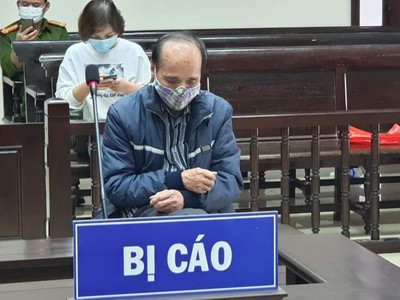 Bị cáo Hữu tại tòa