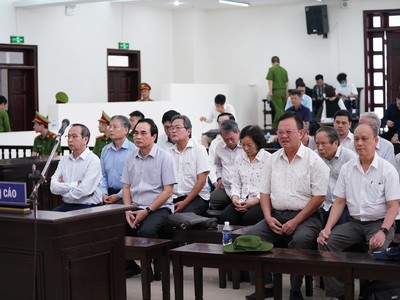 Các bị cáo tại tòa.