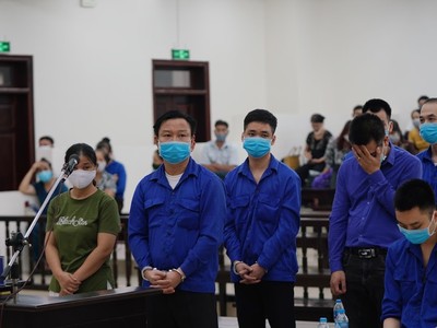 Các bị cáo tại tòa.