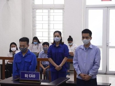 Các bị cáo tại tòa.
