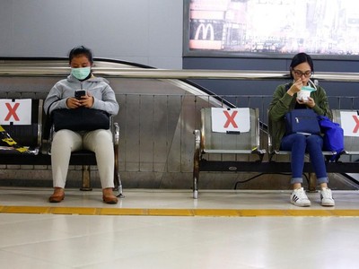 Tình hình sản xuất ở châu Á vẫn ảm đạm mặc dù dần dỡ bỏ phong tỏa