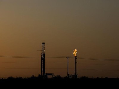 Giá dầu 200 USD/thùng, các tập đoàn dầu đá phiến khổng lồ cũng sẽ không bơm thêm dầu