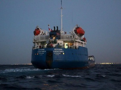 Công ty kinh doanh dầu hàng đầu Vitol sẽ ngừng giao dịch dầu thô của Nga