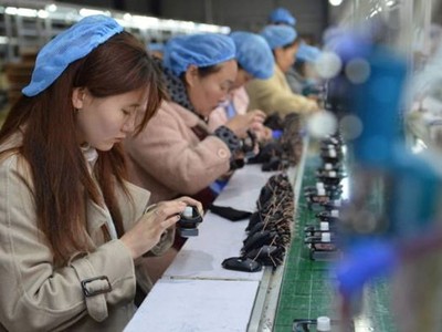 Nền kinh tế toàn cầu đang chống lại các mối đe dọa địa chính trị và khủng hoảng ngân hàng