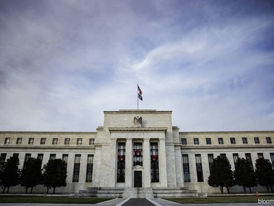 Các ngân hàng trung ương đặt mục tiêu giữ lãi suất cao trong thời gian dài để chống lạm phát