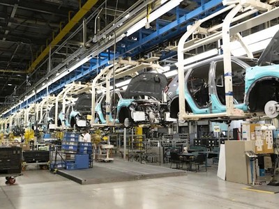 Các nhà sản xuất ô tô toàn cầu chuẩn bị cắt giảm sản lượng do thiếu chip