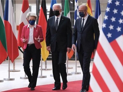 Mỹ và châu Âu thảo luận về việc cấm nhập khẩu dầu của Nga