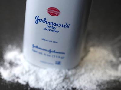 Johnson & Johnson thu hồi 33.000 chai phấn rôm trẻ em tại Mỹ do chứa chất gây ung thư