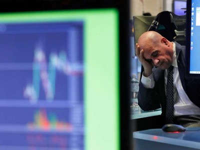 Giới đầu tư bất an, ồ ạt thoát hàng